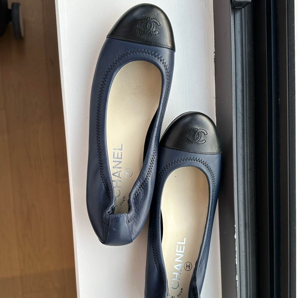 CHANEL Navy Leather Cap-Toe Ballet Flats with Black Toe - Picture 2 of 4
